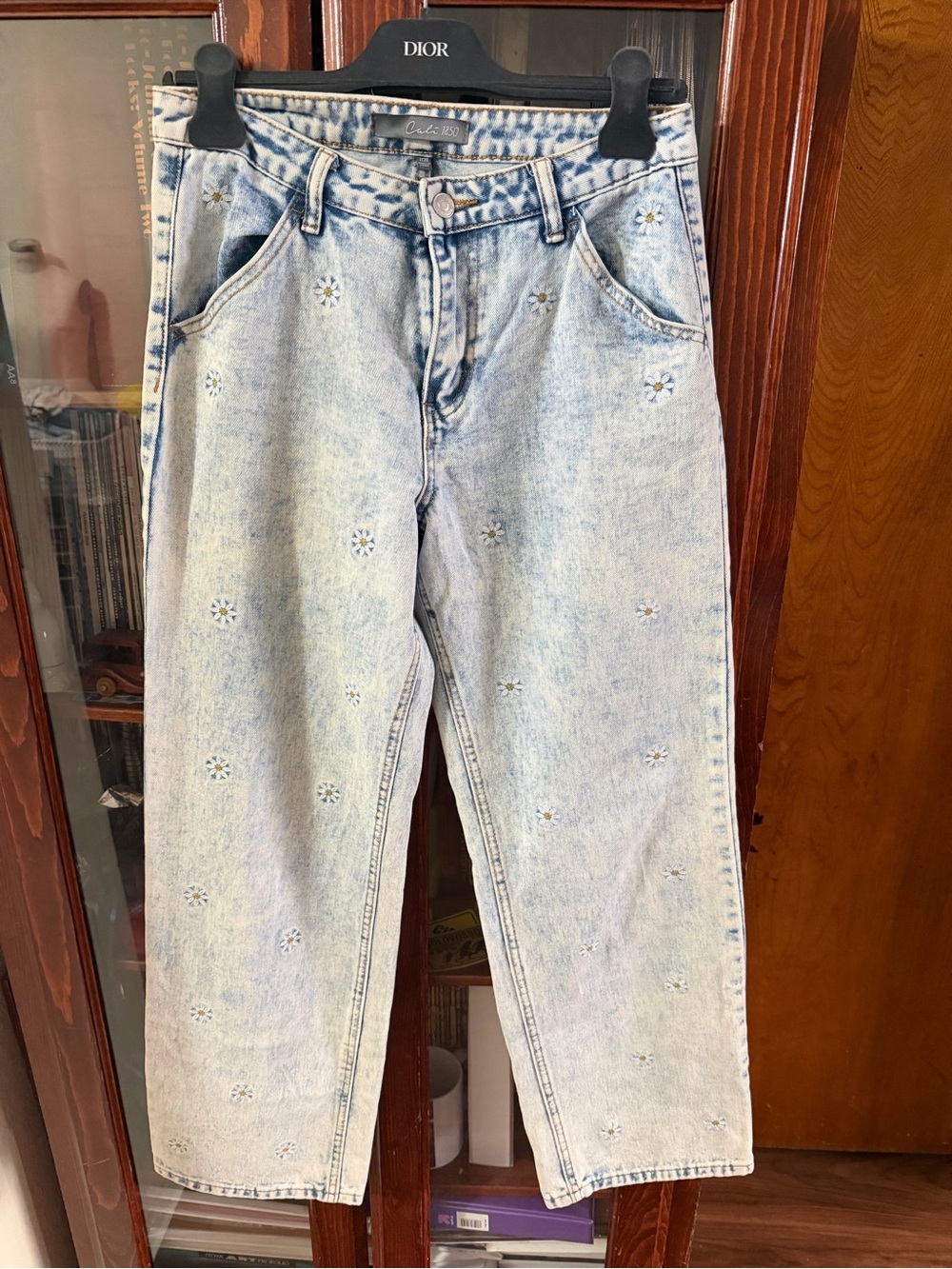 Cali 1850Light Wash Embroidered Daisy Wide Leg Size 7/28